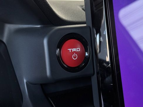 Used 2025 Toyota Tacoma TRD Off-Road image 23