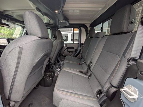 New 2025 Jeep Gladiator Sport image 11