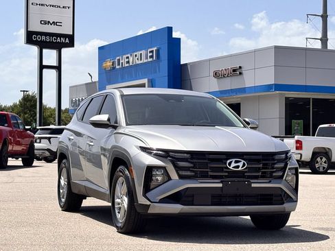 Used 2025 Hyundai Tucson SE FWD image 2