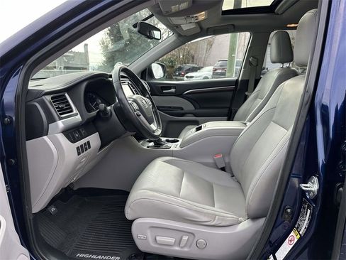 Used 2015 Toyota Highlander Limited image 16