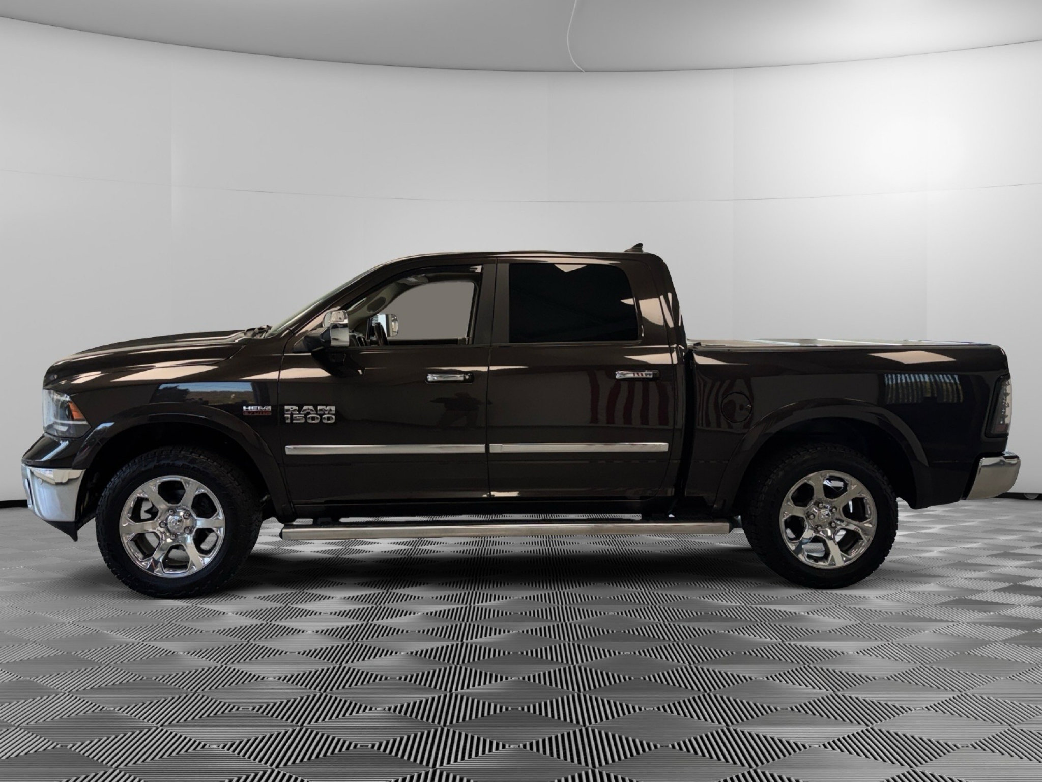 Used 2017 RAM 1500 Laramie w/ Convenience Group AWD/4WD image 5