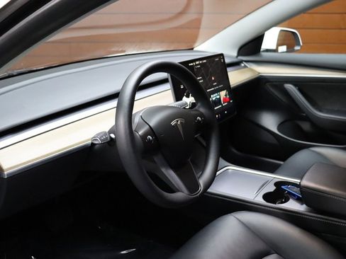 Used 2023 Tesla Model 3 Standard Range image 34