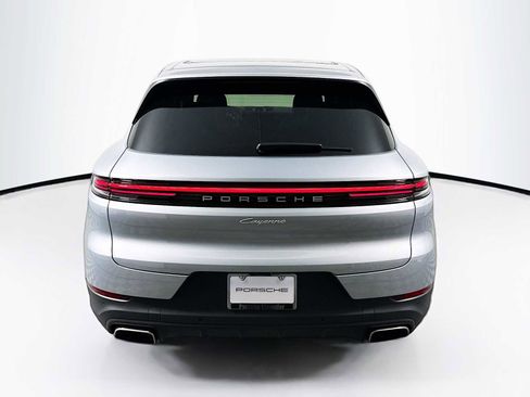 Certified 2025 Porsche Cayenne image 10