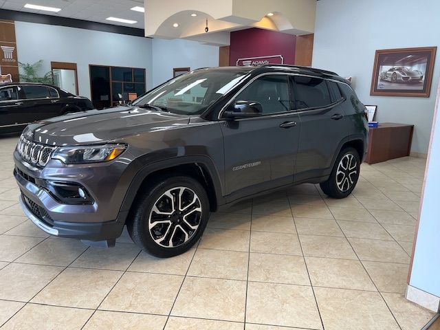 Used 2023 Jeep Compass Limited AWD/4WD image 2