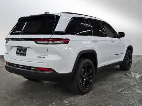 Used 2023 Jeep Grand Cherokee Limited w/ Black Appearance Package AWD/4WD image 3