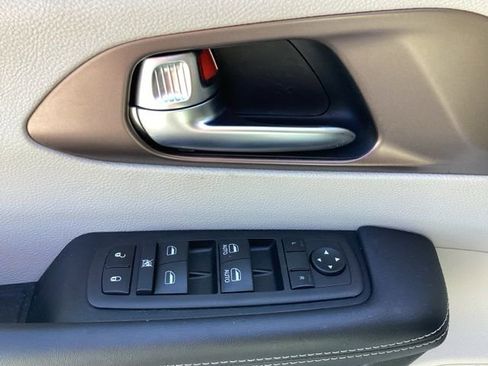 Used 2023 Chrysler Voyager LX FWD image 14