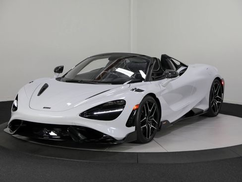 Used 2022 McLaren 765LT RWD image 6