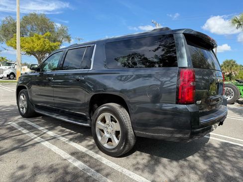 Used 2019 Chevrolet Suburban Premier RWD image 4
