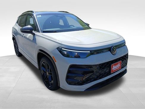 New 2026 Volkswagen Tiguan SE R-Line FWD image 7
