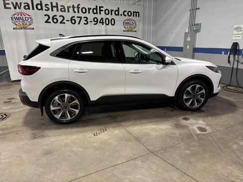 Used 2023 Ford Escape Platinum w/ Premium Technology Package image 9