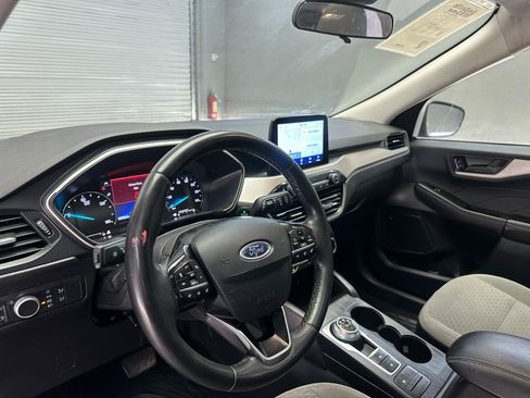 Used 2022 Ford Escape SE w/ SE Sport Appearance Package FWD image 17