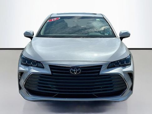 Used 2019 Toyota Avalon XLE w/ Moonroof Package FWD image 4