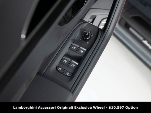 Used 2024 Lamborghini Urus S AWD/4WD image 13