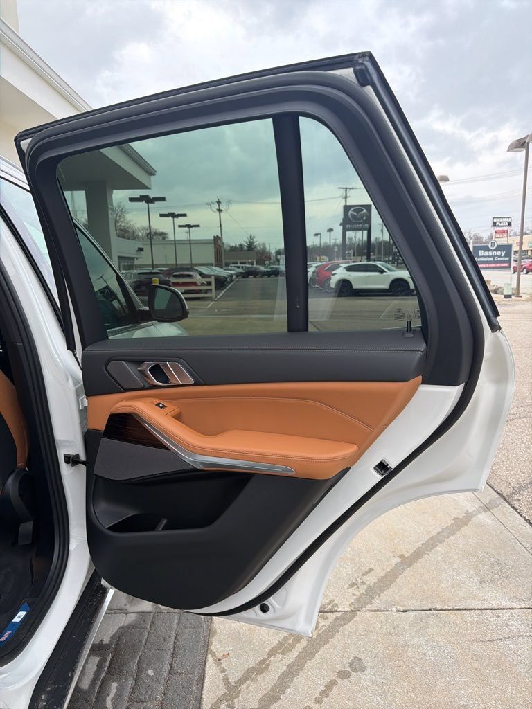 New 2026 BMW X5 xDrive50e w/ Premium Package AWD/4WD image 12