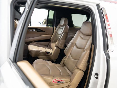 Used 2018 Cadillac Escalade ESV Platinum AWD/4WD image 21