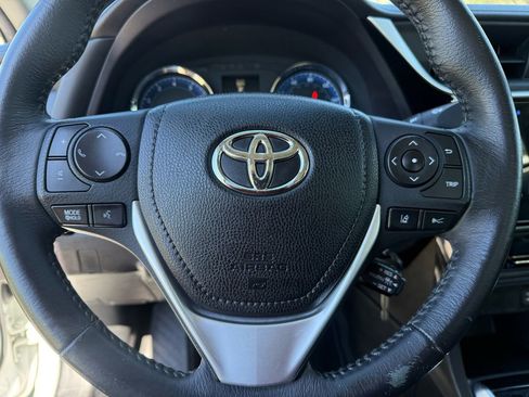 Used 2017 Toyota Corolla SE image 19