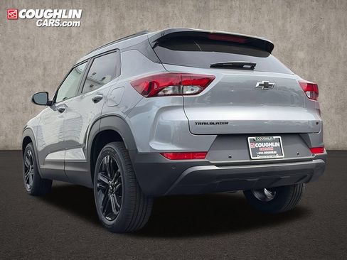 New 2026 Chevrolet TrailBlazer LT w/ Midnight Edition FWD image 6