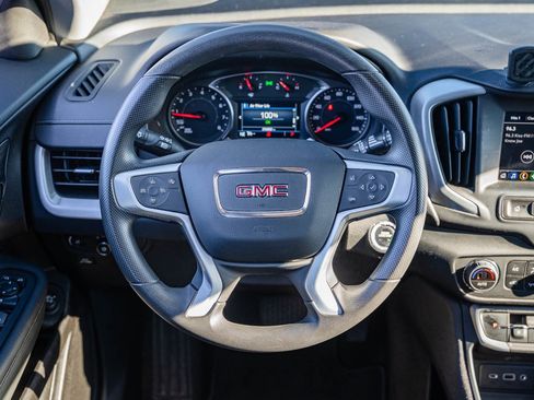 Used 2024 GMC Terrain SLE w/ Driver Convenience Package image 23