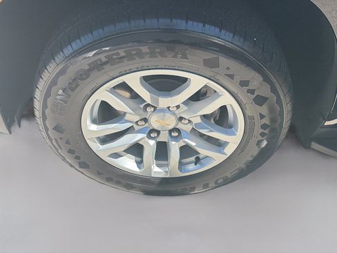 Used 2023 Chevrolet Suburban LT RWD image 34