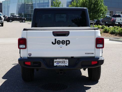 Used 2021 Jeep Gladiator Sport AWD/4WD image 4
