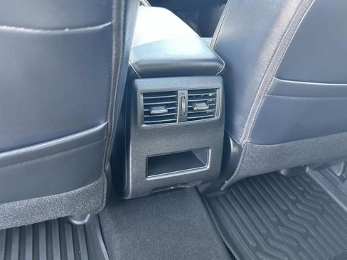 Used 2025 Mitsubishi Outlander SE image 20