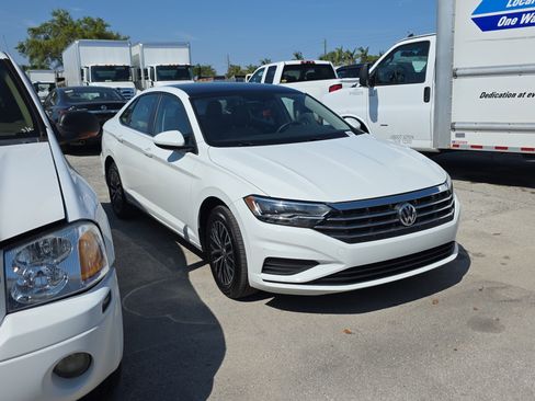 Used 2021 Volkswagen Jetta SE w/ SE Cold Weather Package image 11
