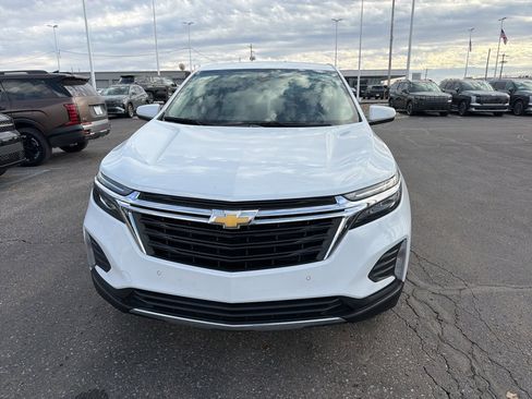 Used 2023 Chevrolet Equinox LT w/ Driver Convenience Package image 2