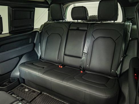 Used 2023 Land Rover Defender 110 75th Limited Edition AWD/4WD image 33