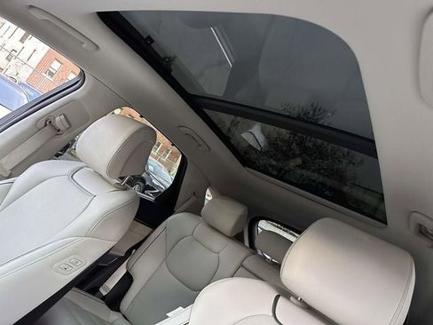 Used 2023 Genesis GV70 2.5T w/ Advanced Package image 17