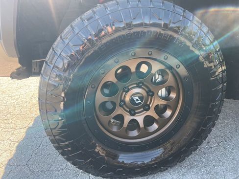 Used 2025 Toyota Tacoma TRD Off-Road w/ TRD Off Road Premium Package AWD/4WD image 11