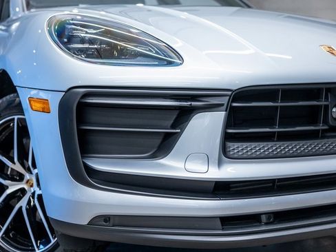 Certified 2025 Porsche Macan image 16