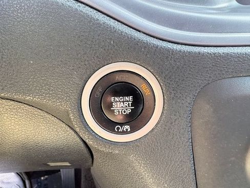 Used 2023 Dodge Charger SXT RWD image 18