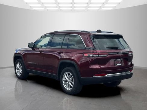 Certified 2023 Jeep Grand Cherokee Laredo AWD/4WD image 5
