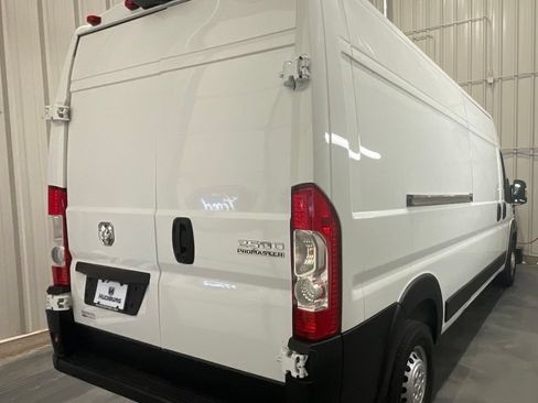 Used 2025 RAM ProMaster 2500 w/ Convenience Group FWD image 20