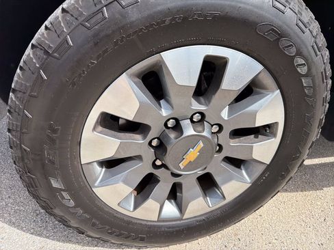 Used 2025 Chevrolet Silverado 2500 Custom RWD image 5