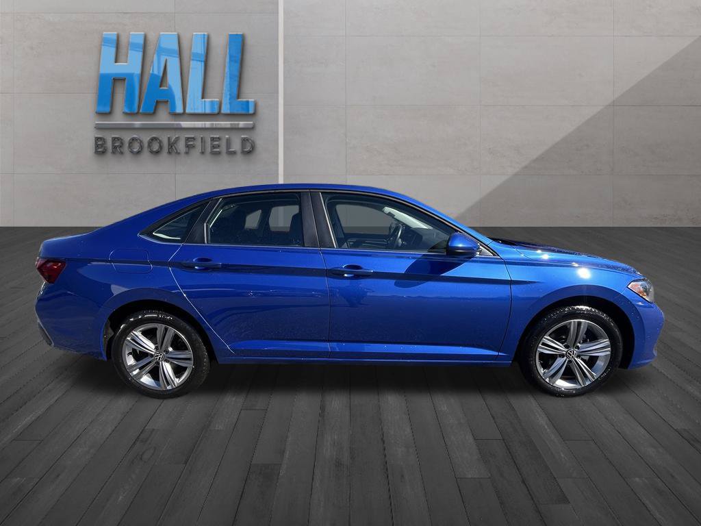 Certified 2024 Volkswagen Jetta SE w/ Panoramic Sunroof Package FWD image 7