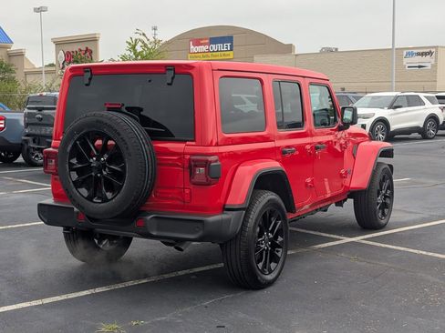 Used 2025 Jeep Wrangler Unlimited Sahara w/ Safety Group AWD/4WD image 6