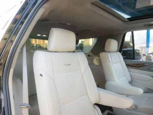 Used 2024 Cadillac Escalade Sport Platinum w/ Heavy-Duty Trailer Package image 31