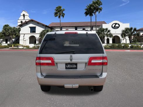 Used 2014 Lincoln Navigator 2WD image 3