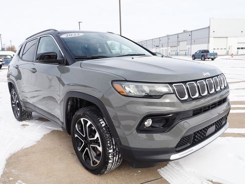 Used 2022 Jeep Compass Limited image 3