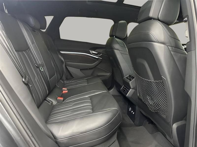 Used 2019 Audi e-tron Prestige w/ Prestige Package AWD/4WD image 27