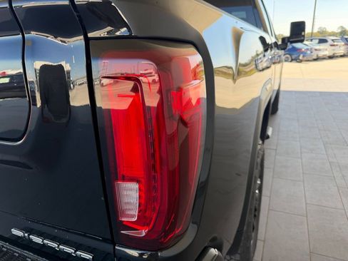 Used 2021 GMC Sierra 3500 Denali w/ Denali Black Diamond Edition image 19