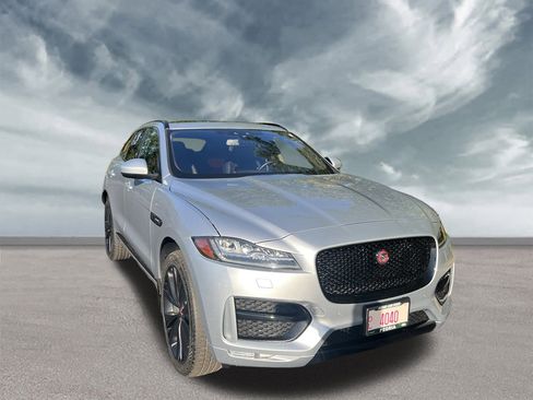 Used 2018 Jaguar F-PACE R-Sport image 7