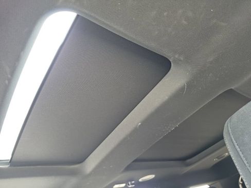 Used 2018 Ford Explorer XLT w/ Equipment Group 201A FWD image 28
