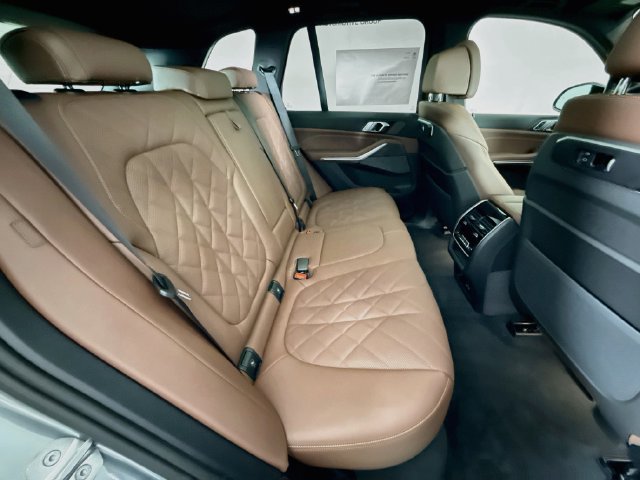 Used 2026 BMW X5 xDrive40i w/ M Sport Package AWD/4WD image 29