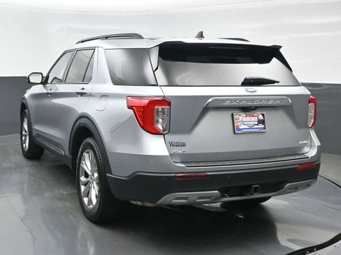 Used 2023 Ford Explorer XLT w/ Equipment Group 202A AWD/4WD image 4