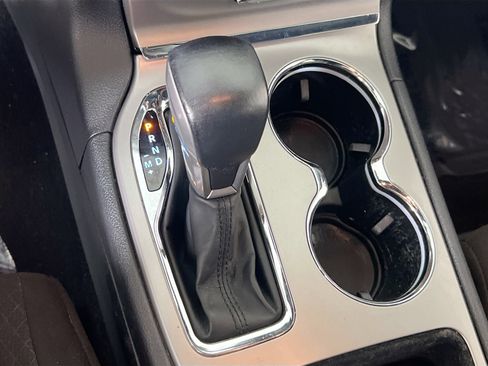 Used 2022 Jeep Grand Cherokee Laredo E image 17