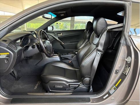 Used 2013 Hyundai Genesis 3.8 RWD image 10