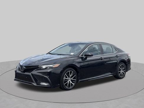 Used 2023 Toyota Camry SE FWD image 11