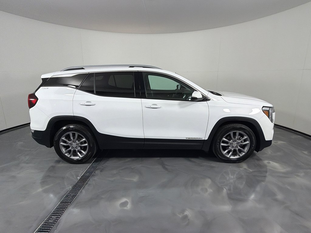 Used 2022 GMC Terrain SLT w/ LPO, Floor Liner Package FWD image 4
